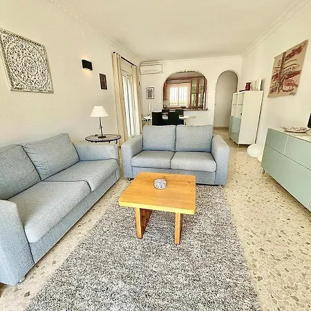 A2405 Modern 2 Bed 2 Bath Penthouse Burriana Apartment *